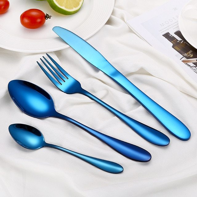 Four-piece portable cutlery set