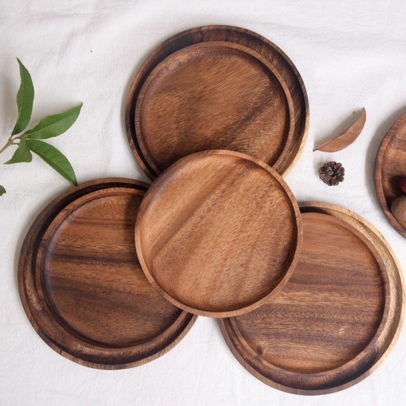 Round wooden plate