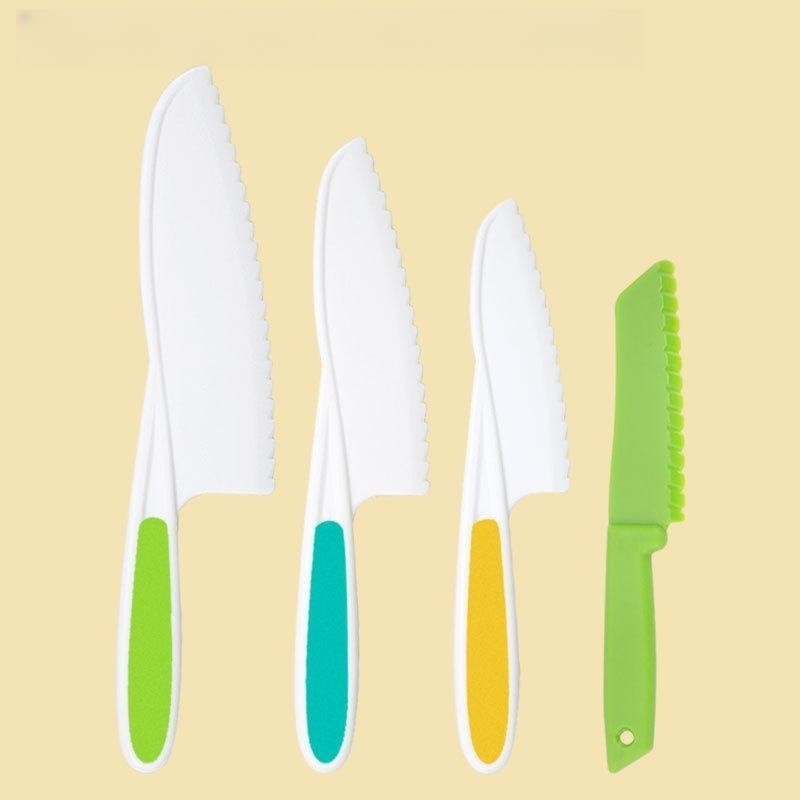 Wave Cutting Board Plastic Fruit Knife Set